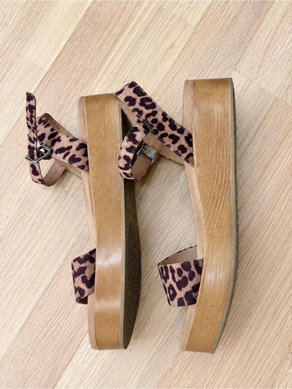 Amazon Essentials Leopard Print Platform Sandals in Brown and Black